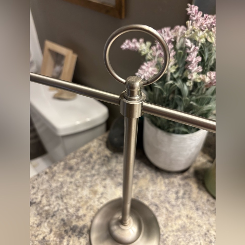 Hand towel Rack. - Picture 4 of 7